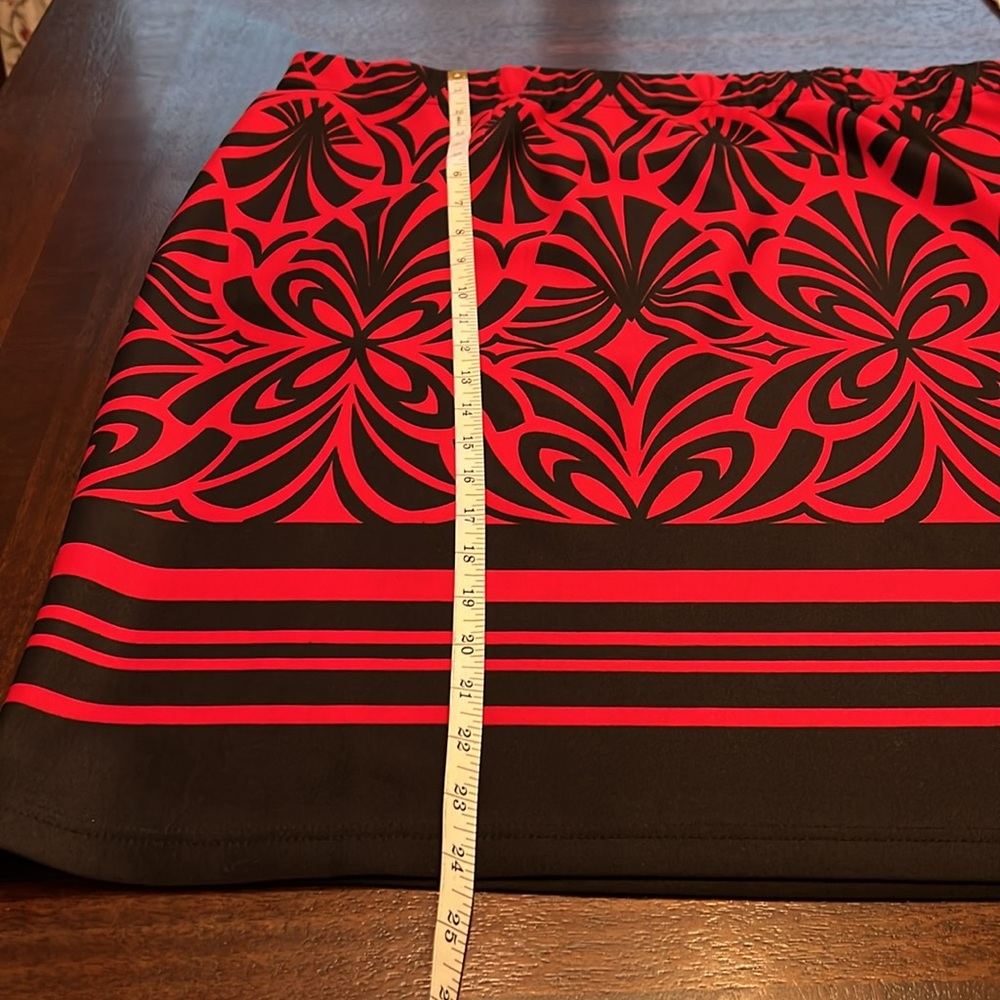 CATO | Black and Red Abstract and Stripe Design Pencil Style Skirt | Size 22/24 - Picture 7 of 7